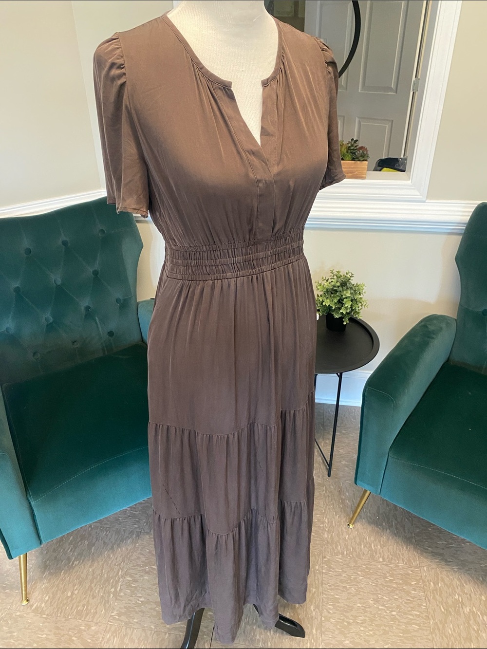 Brown Tiered Short-Sleeve Maxi Dress - Classic Women's Style